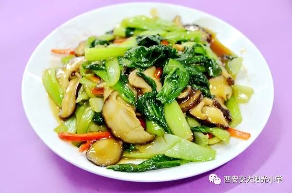 油豆腐香菇烧青菜，家常美食中的健康美味