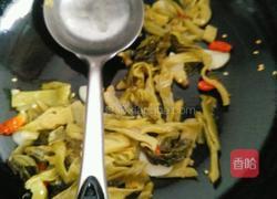 酸菜鱼上的炸泡椒的做法
