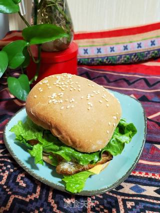 培根汉堡的魅力，从食材到做法，带你领略经典美味