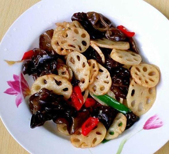 豆腐木耳猪肚汤，滋养身心的一道美味佳肴