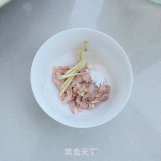 鸡蛋里面白肉丝的做法