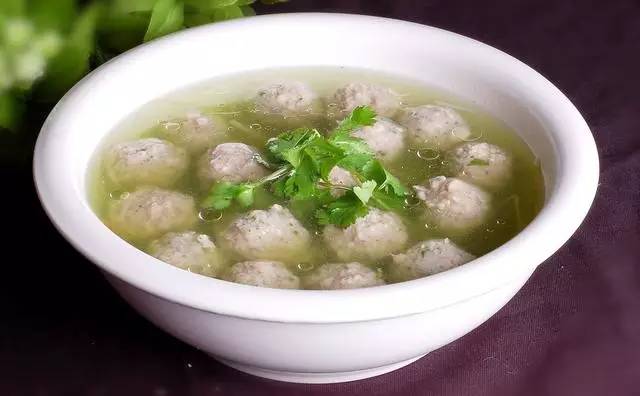 豆腐丸子减脂汤，低脂高蛋白的轻盈食谱，健康瘦身新选择