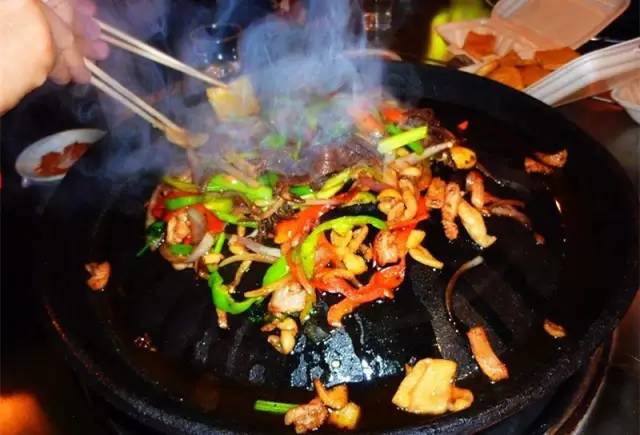 贵州街边烤豆腐，香气四溢的民间美味