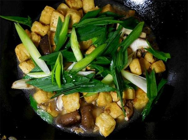 油豆角豆腐烧肉，家常美食的鲜美融合